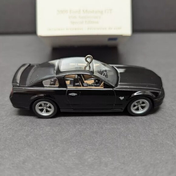 Hallmark Keepsake Ornament 2009 Ford Mustang GT Christmas Car Special Edition - Picture 5 of 7